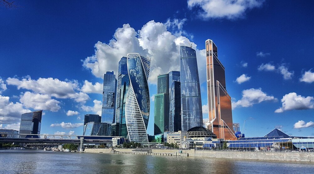 В Москва-Сити жизнь В Москва-Сити жизнь